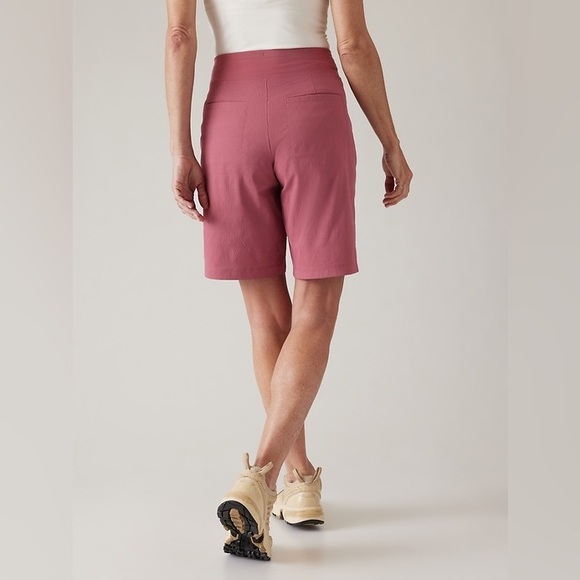 Athleta Trekkie North Mid Rise Bermuda Short Berry Rose Size 4 - Picture 2 of 14